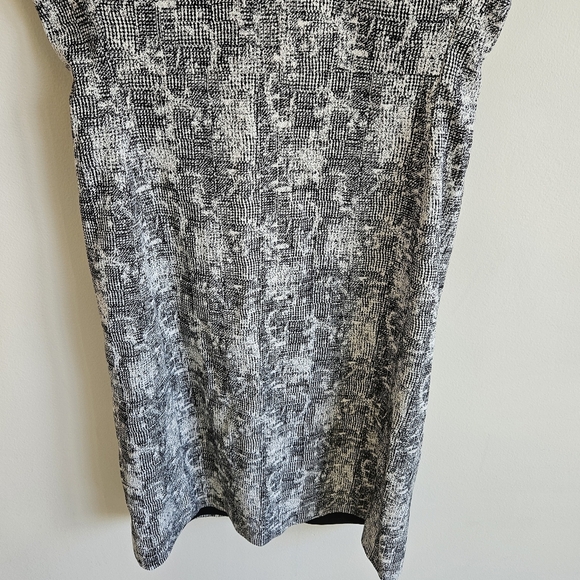 M.M La Fleur Black And White Crackle Aditi Knee Length Dress - Picture 5 of 13